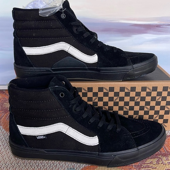 Vans WMNS Bmx Sk8-Hi
Black/Black
VN0005V0BKA
Sneakers - Picture 3 of 16